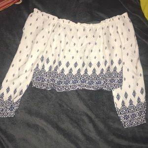 OFF THE SHOULDER CROP TOP